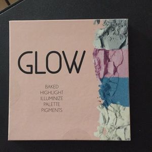 Rue 21 Glow baked highlight palette- in packaging